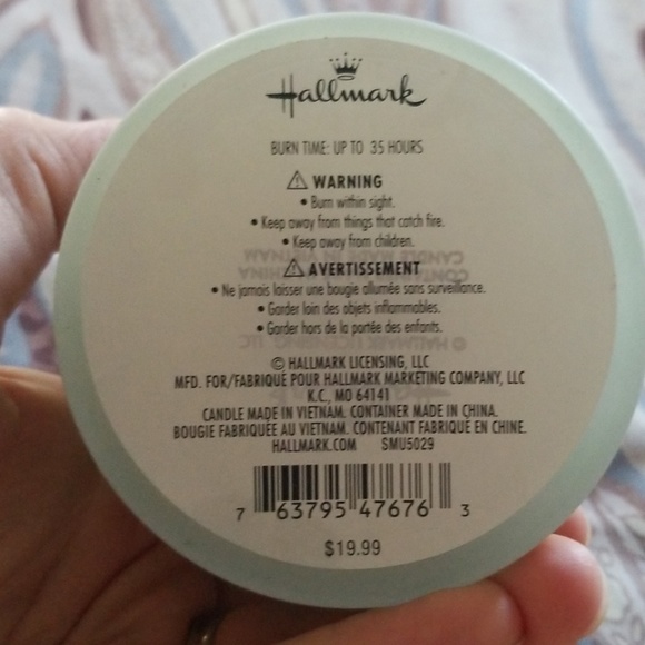 NWT Hallmark Garden Terrace Scented Candle 7 oz. - Picture 3 of 4